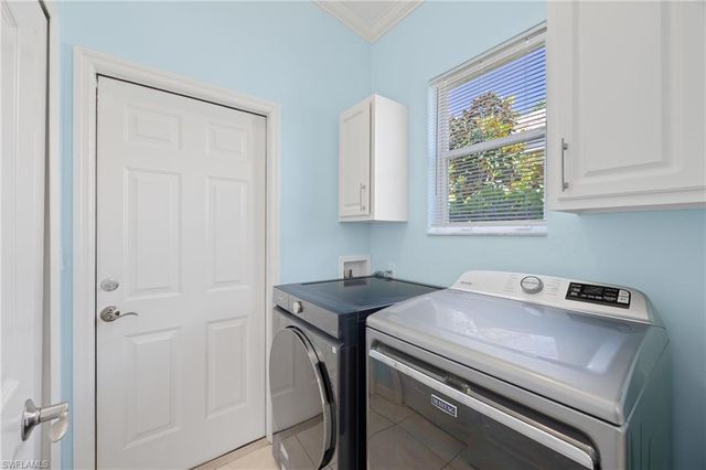 1958 Dory CT, Naples, FL 34109