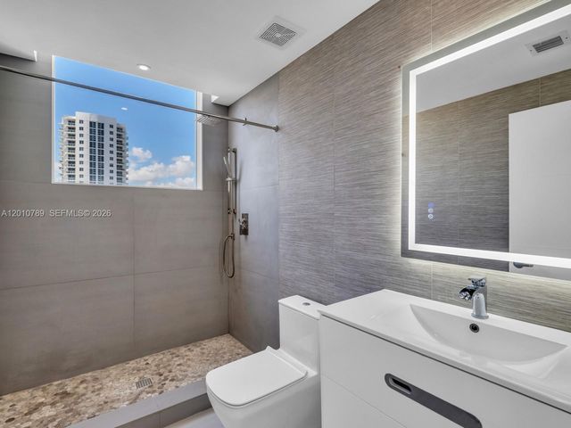 725 NE 22nd St 16A, Miami, FL 33137