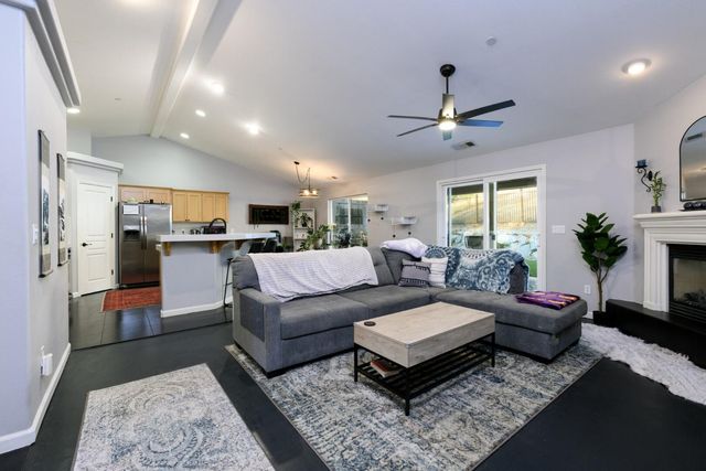 671 Valleybrook Drive, Redding, CA 96003