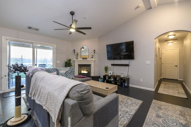 671 Valleybrook Drive, Redding, CA 96003