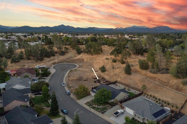 671 Valleybrook Drive, Redding, CA 96003