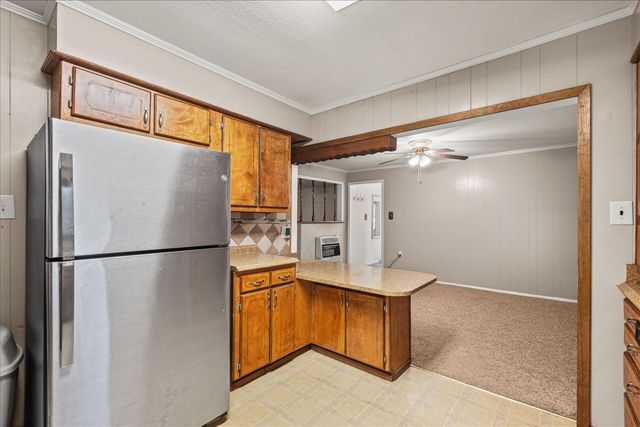 706 S Santa Fe Street, Wolfe City, TX 75496