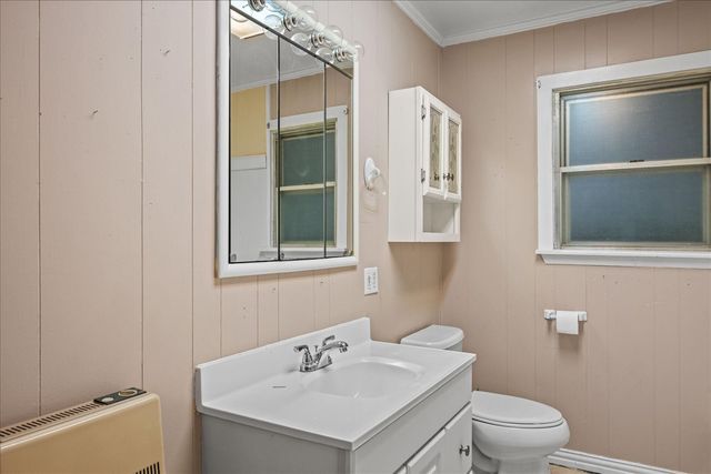 706 S Santa Fe Street, Wolfe City, TX 75496