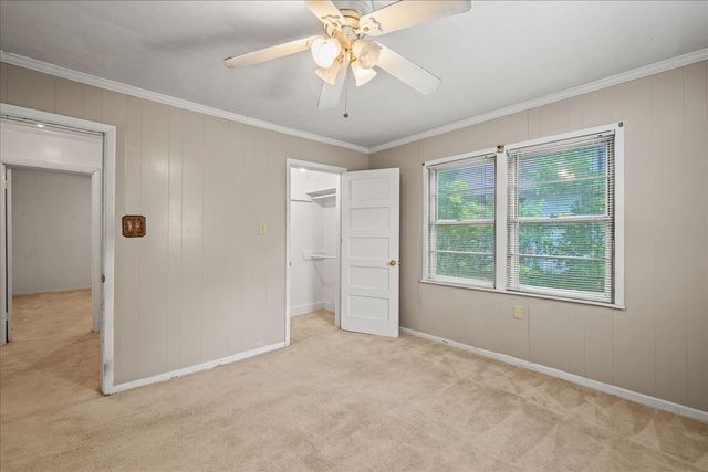 706 S Santa Fe Street, Wolfe City, TX 75496