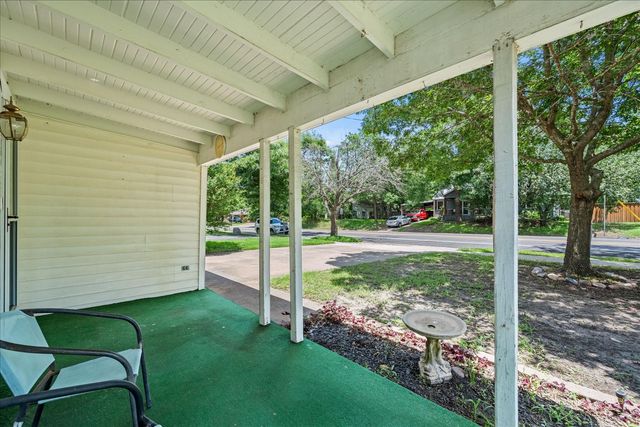 706 S Santa Fe Street, Wolfe City, TX 75496