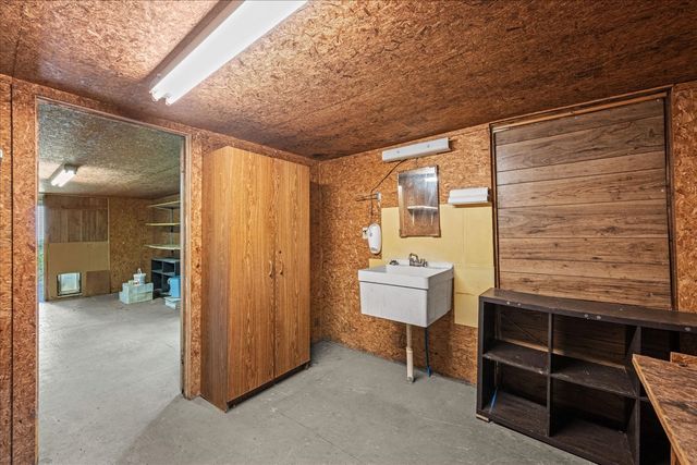 706 S Santa Fe Street, Wolfe City, TX 75496