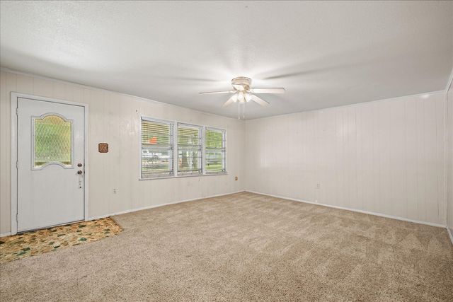 706 S Santa Fe Street, Wolfe City, TX 75496