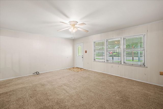 706 S Santa Fe Street, Wolfe City, TX 75496
