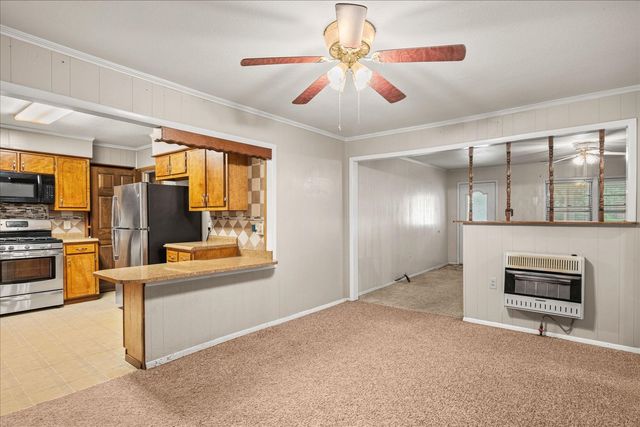 706 S Santa Fe Street, Wolfe City, TX 75496