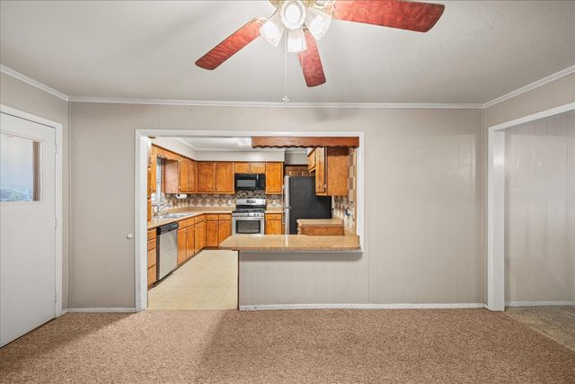 706 S Santa Fe Street, Wolfe City, TX 75496