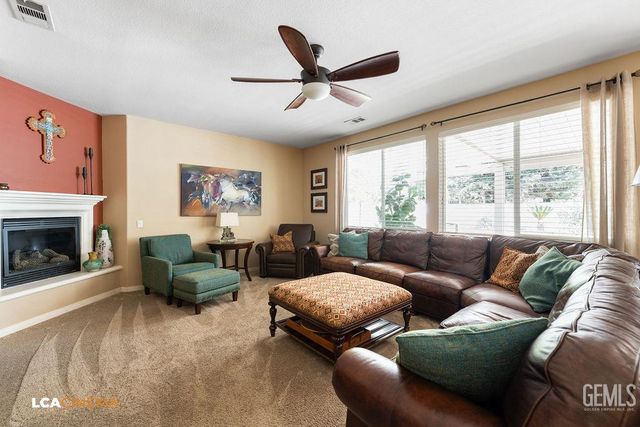 4200 Windy Walk Court, Bakersfield, CA 93311