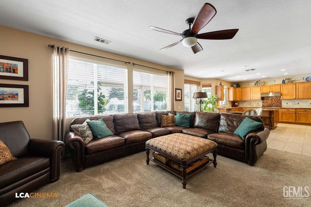 4200 Windy Walk Court, Bakersfield, CA 93311