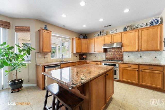 4200 Windy Walk Court, Bakersfield, CA 93311