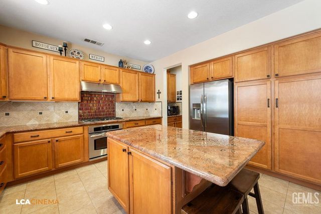 4200 Windy Walk Court, Bakersfield, CA 93311