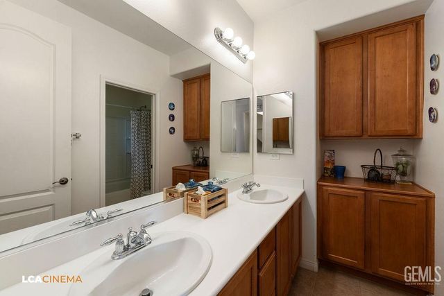 4200 Windy Walk Court, Bakersfield, CA 93311