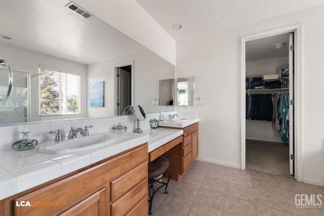 4200 Windy Walk Court, Bakersfield, CA 93311