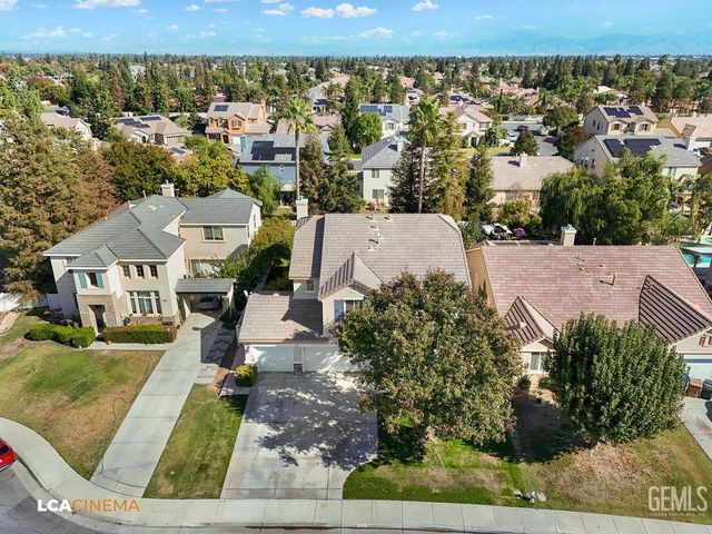4200 Windy Walk Court, Bakersfield, CA 93311