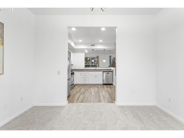 2253 Ne SHEFFIELD Ave, Hillsboro, OR 97006