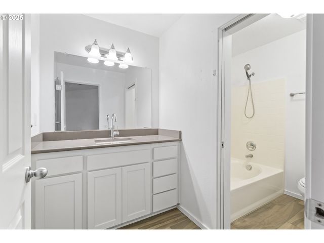 2253 Ne SHEFFIELD Ave, Hillsboro, OR 97006