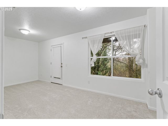 2253 Ne SHEFFIELD Ave, Hillsboro, OR 97006