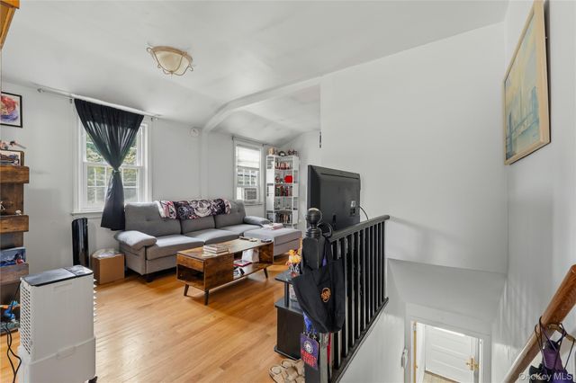 20 S Washington Avenue, Hartsdale, NY 10530