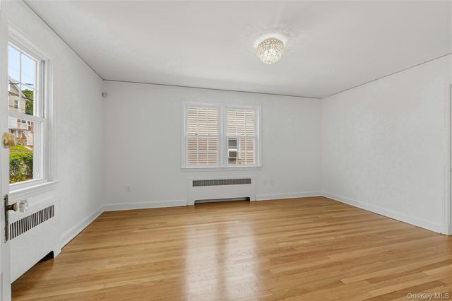20 S Washington Avenue, Hartsdale, NY 10530