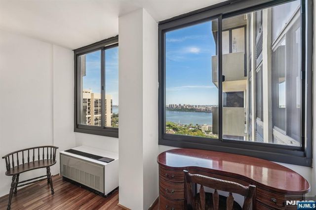 300 Winston 2306, Cliffside Park, NJ 07010