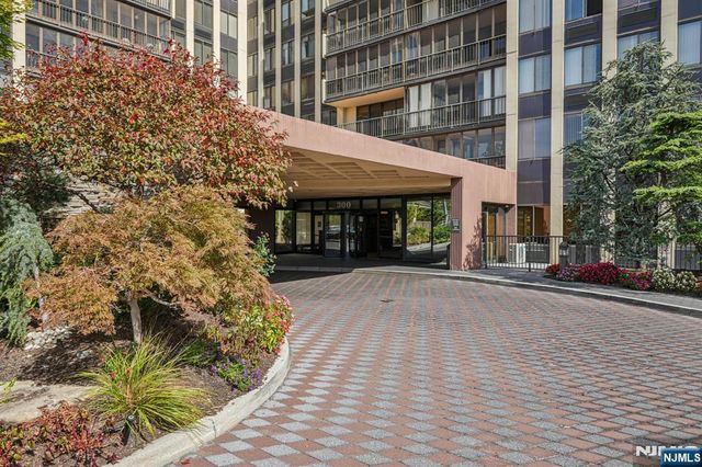 300 Winston 2306, Cliffside Park, NJ 07010