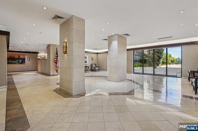 300 Winston 2306, Cliffside Park, NJ 07010