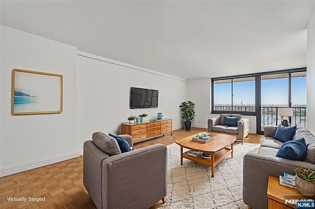 300 Winston 2306, Cliffside Park, NJ 07010