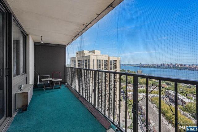 300 Winston 2306, Cliffside Park, NJ 07010