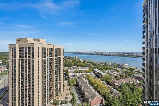 300 Winston 2306, Cliffside Park, NJ 07010