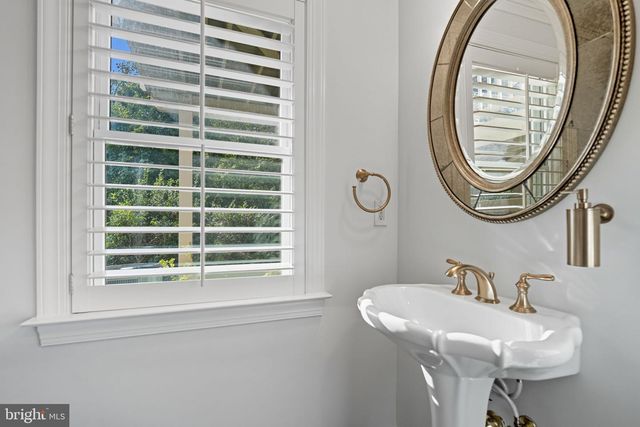 2124 21ST RD N, Arlington, VA 22201