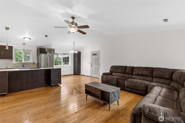 16046 46th Avenue S, Tukwila, WA 98188