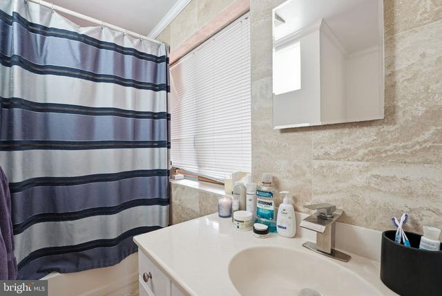 1476 WAGGAMAN CIR, Mclean, VA 22101