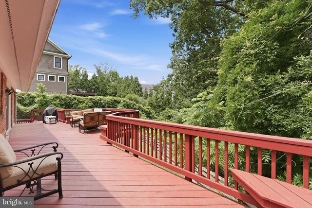 1476 WAGGAMAN CIR, Mclean, VA 22101