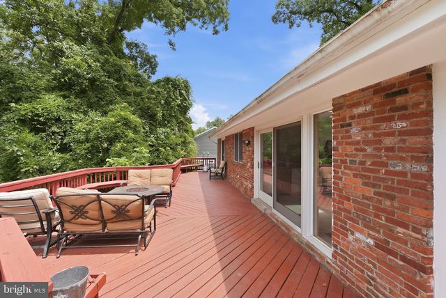 1476 WAGGAMAN CIR, Mclean, VA 22101