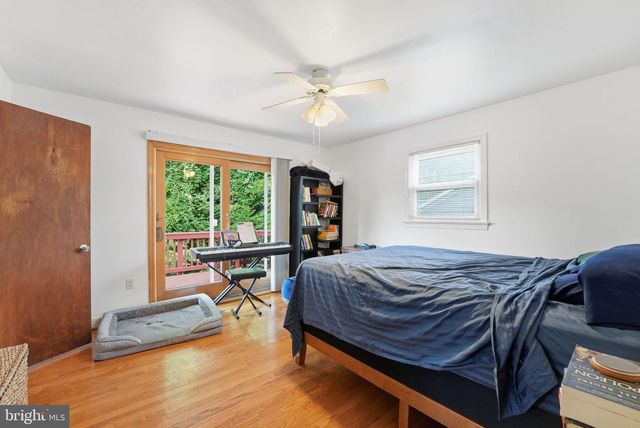 1476 WAGGAMAN CIR, Mclean, VA 22101