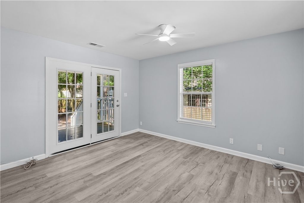 Image 15 of property listing at 515 Staley Avenue, Savannah, GA 31405