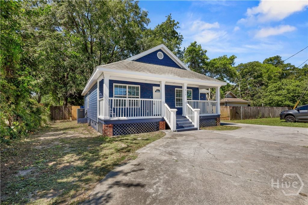 Image 2 of property listing at 515 Staley Avenue, Savannah, GA 31405