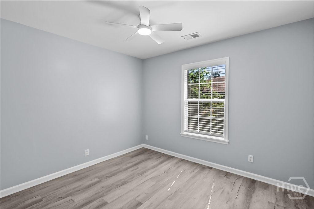 Image 23 of property listing at 515 Staley Avenue, Savannah, GA 31405