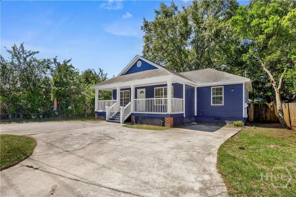 Image 4 of property listing at 515 Staley Avenue, Savannah, GA 31405