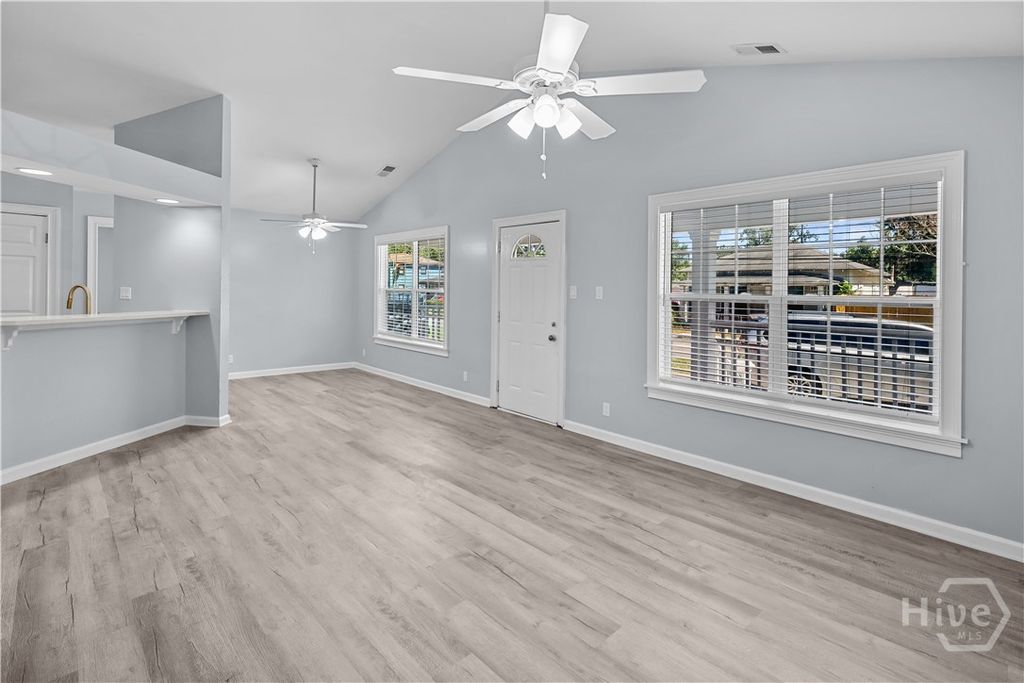 Image 5 of property listing at 515 Staley Avenue, Savannah, GA 31405