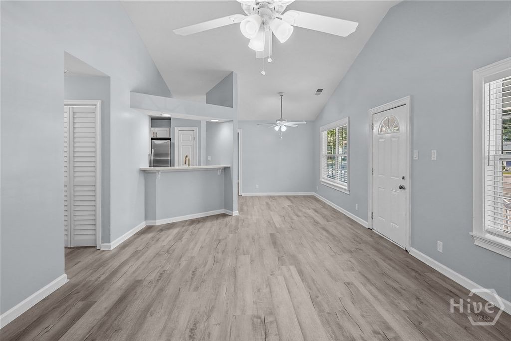 Image 7 of property listing at 515 Staley Avenue, Savannah, GA 31405