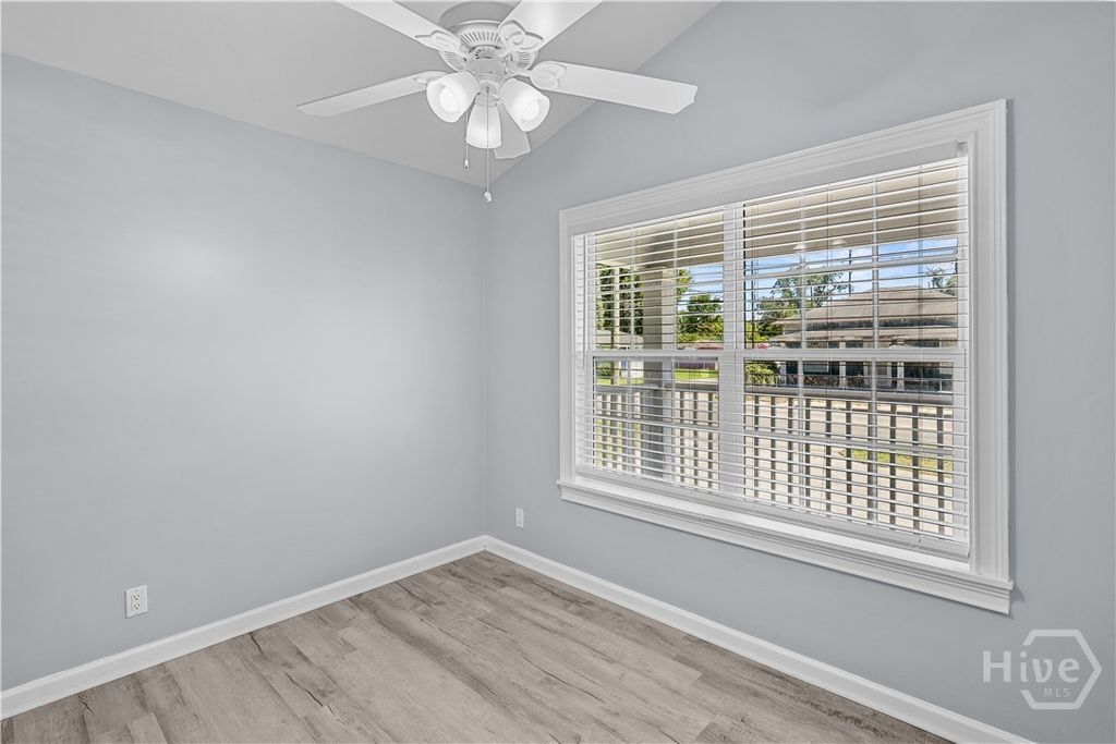 Image 8 of property listing at 515 Staley Avenue, Savannah, GA 31405