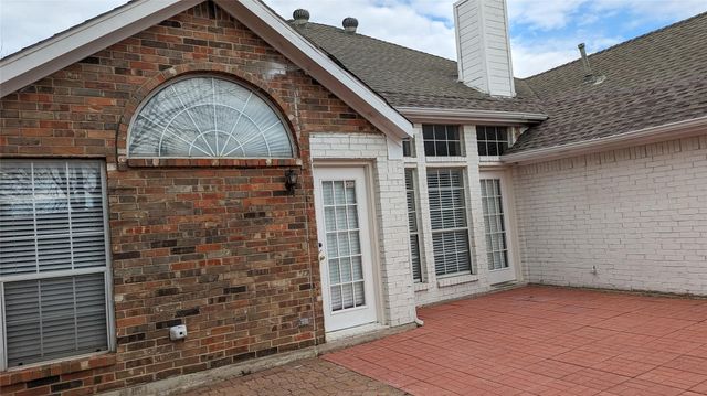 1115 Cambridge Drive, Carrollton, TX 75007