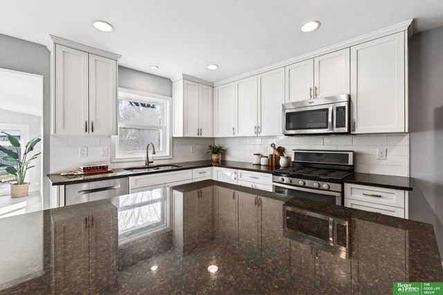 7801 Hickory Circle, Omaha, NE 68124