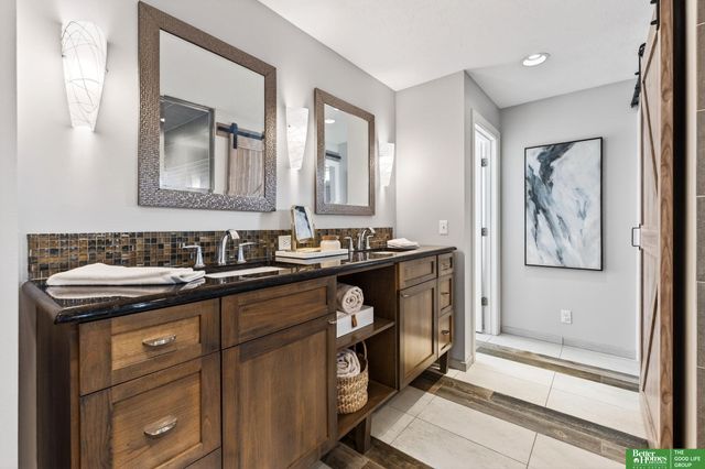 7801 Hickory Circle, Omaha, NE 68124