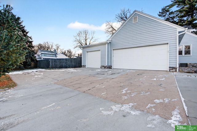 7801 Hickory Circle, Omaha, NE 68124