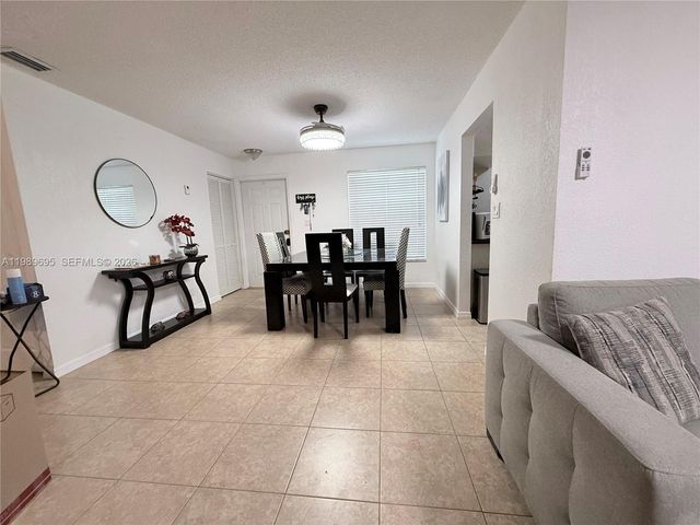 2381 SW 70th Ave 49, Davie, FL 33317